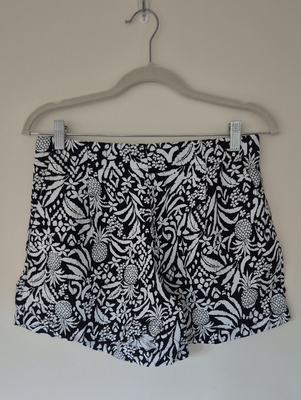 LOFT Black and White Print Shorts